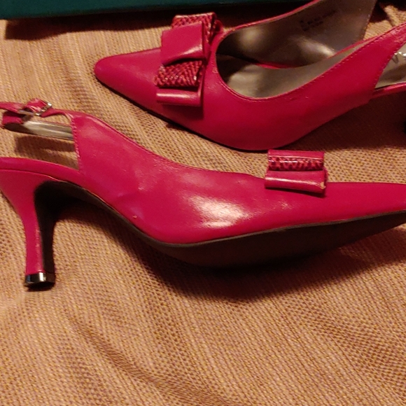 Brand new kitten heels - Picture 9 of 10